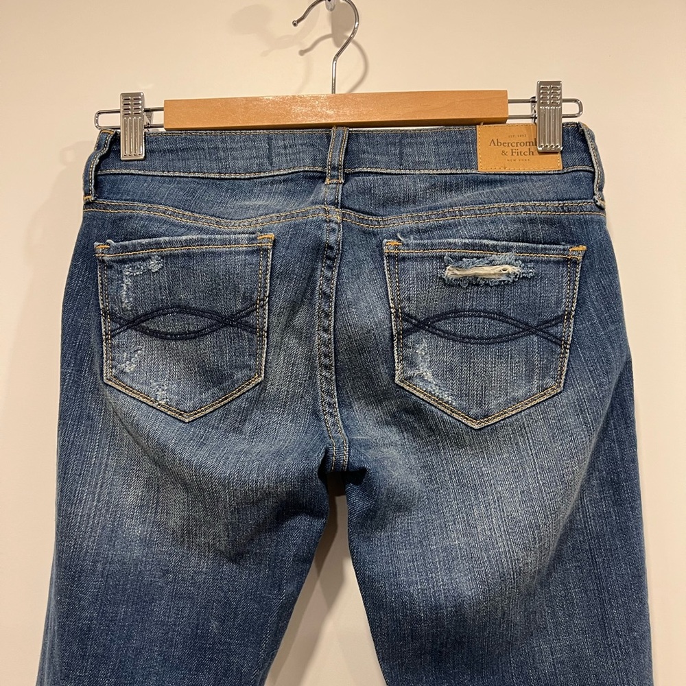 Low rise, Abercrombie distressed jeans - Picture 7 of 8